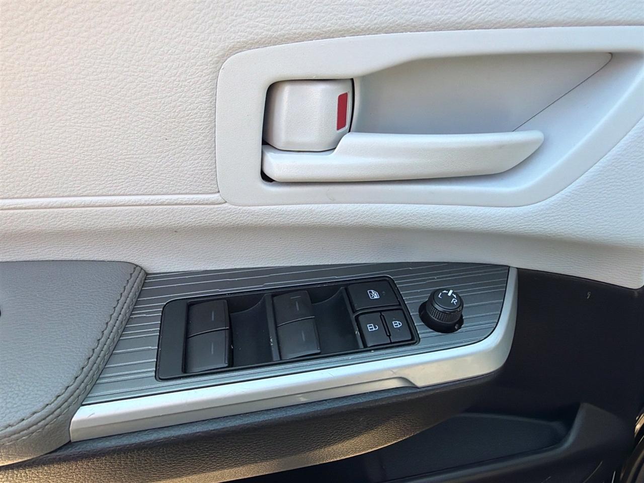 Toyota Sienna LE 8-Passenger 2025