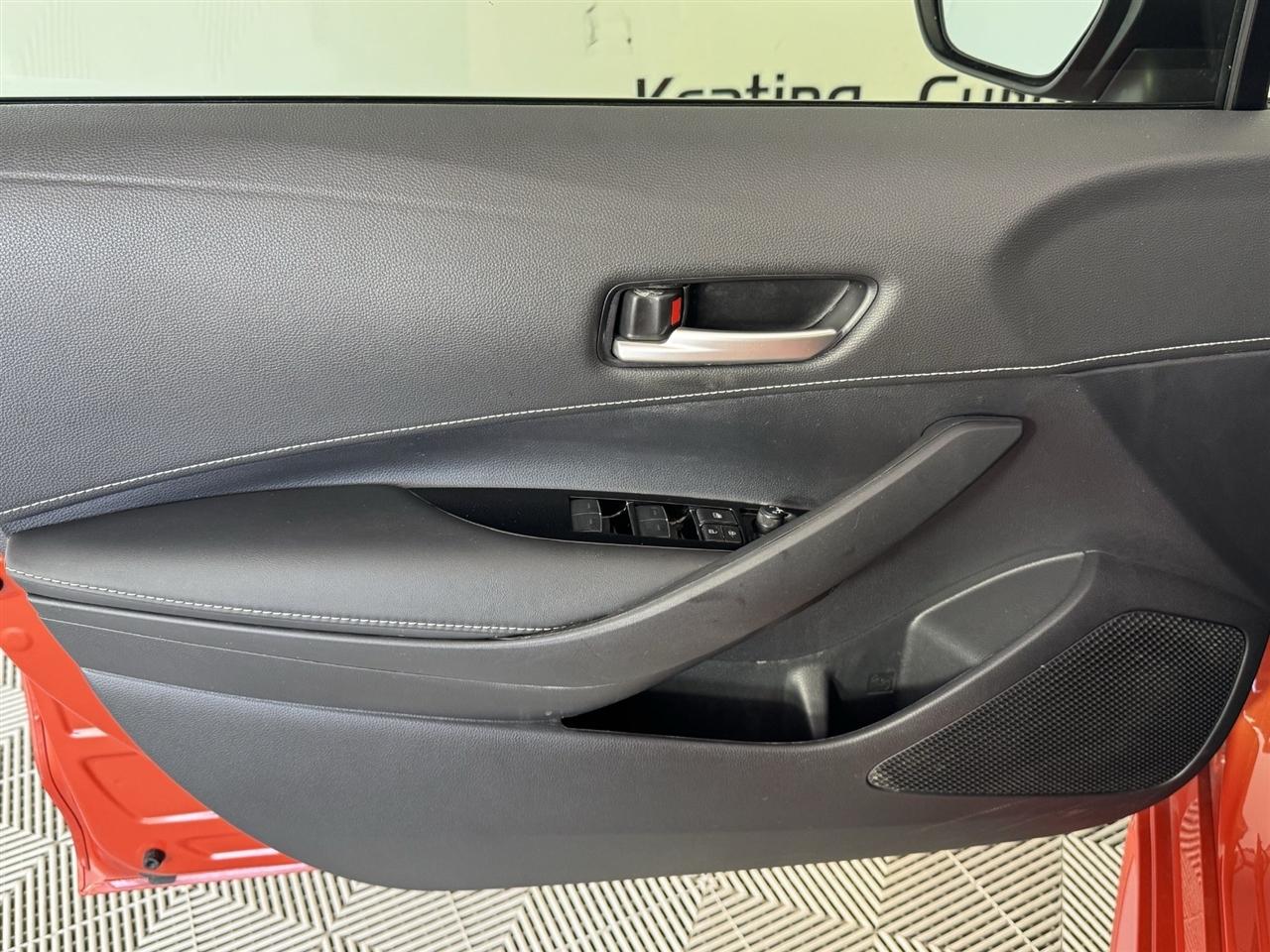 Toyota Corolla SE Hatchback 2025