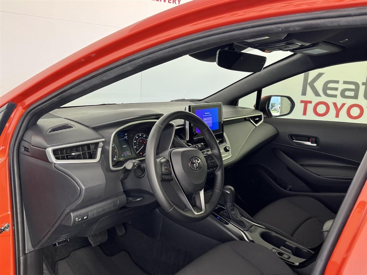 Toyota Corolla SE Hatchback 2025
