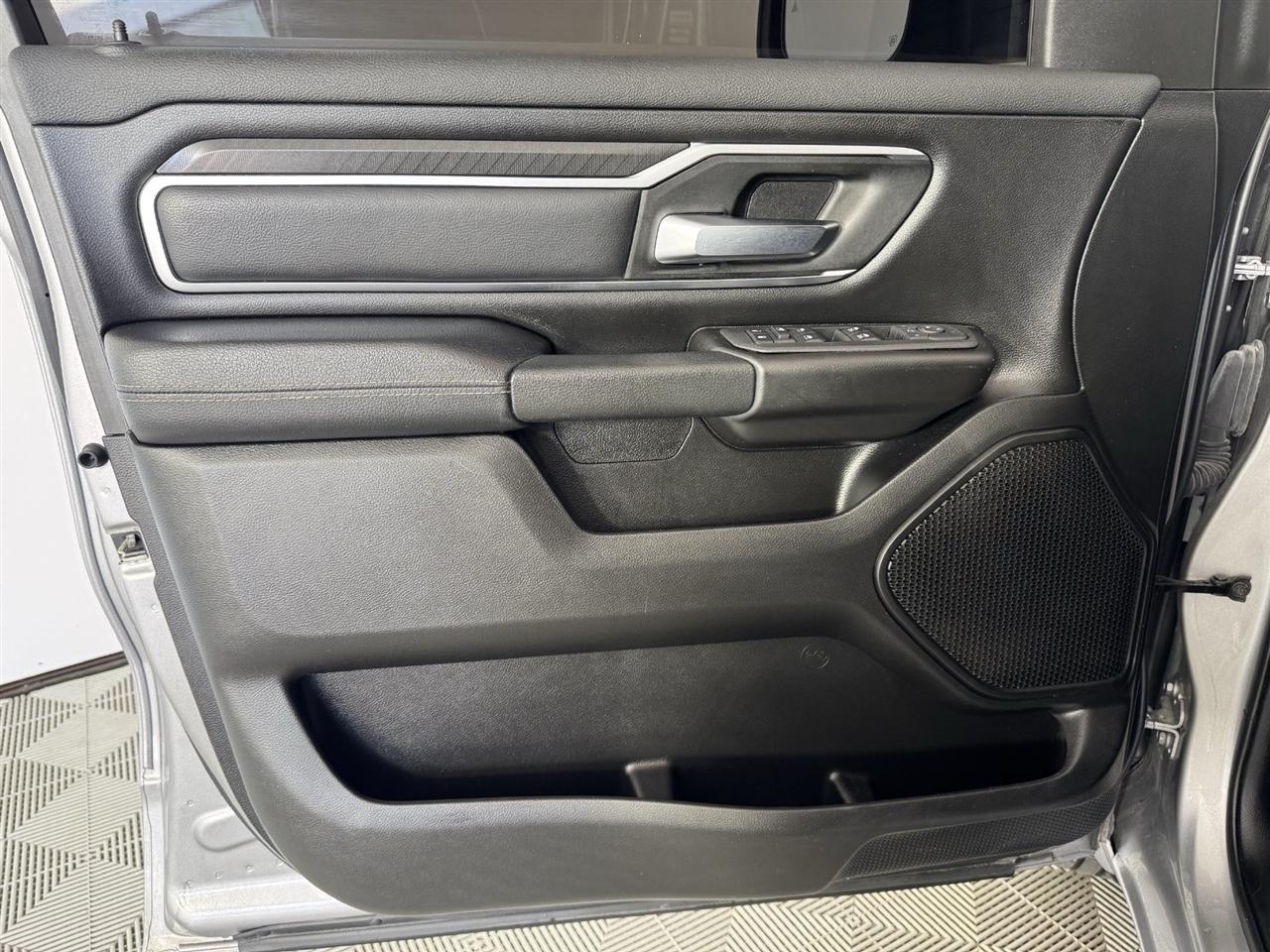 RAM 1500 Lone Star Crew Cab SB 2WD 2025