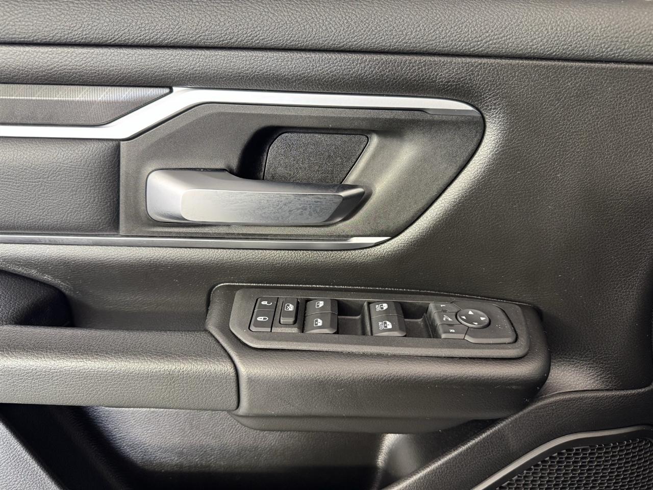 RAM 1500 Lone Star Crew Cab SB 2WD 2025