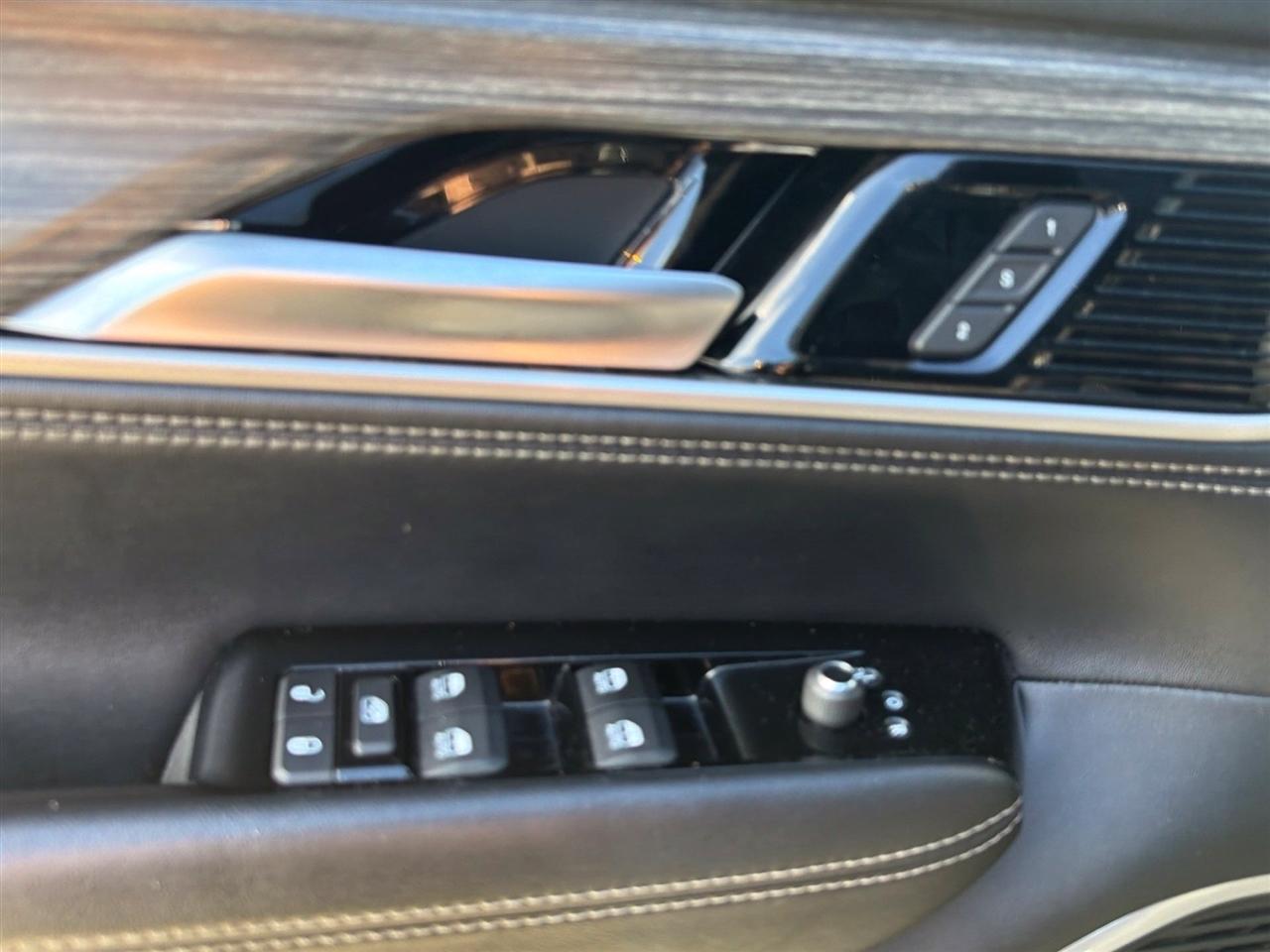 Jeep Wagoneer Series II 2024
