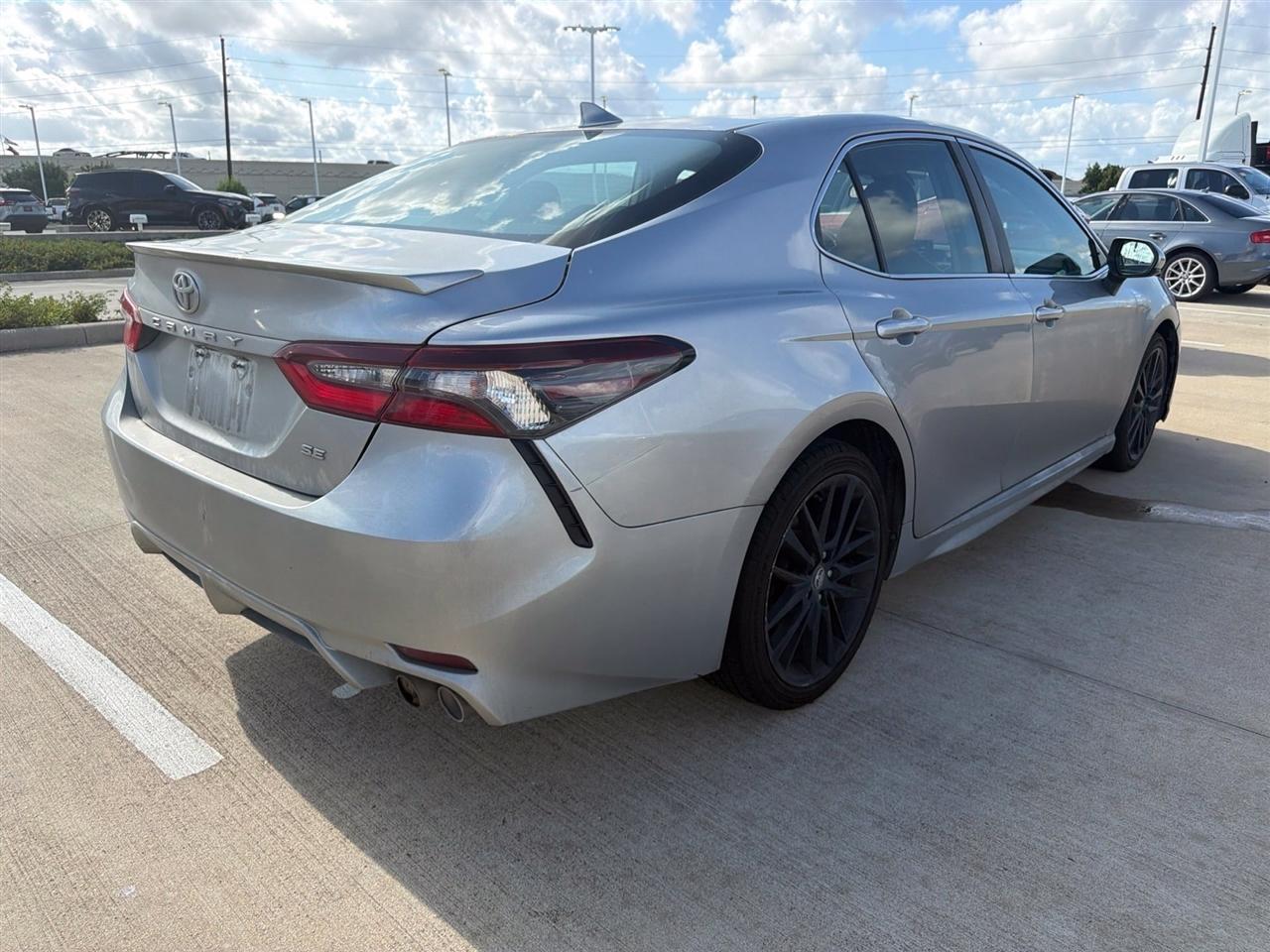 Toyota Camry SE 2021