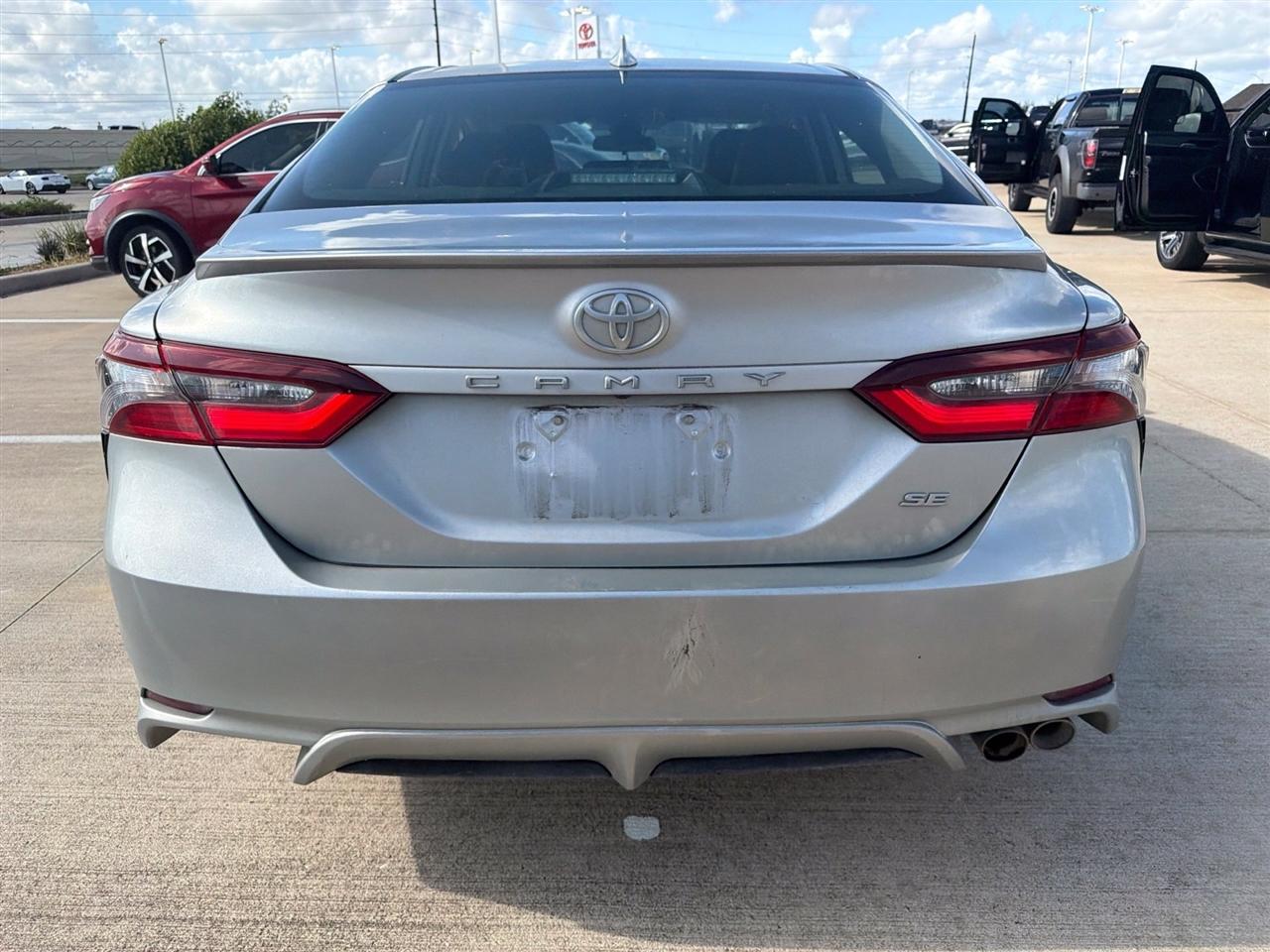 Toyota Camry SE 2021