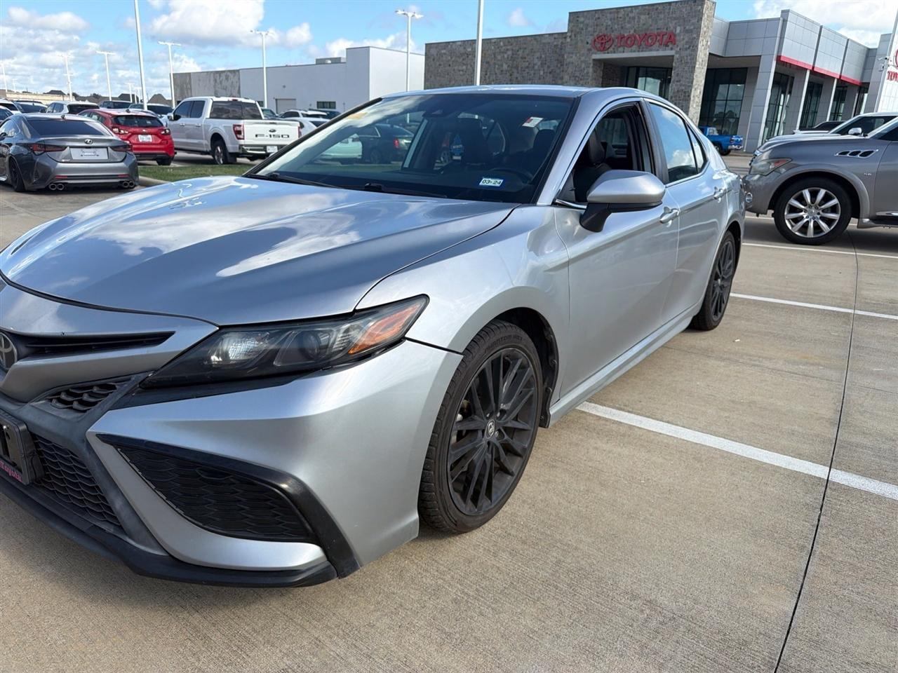 Toyota Camry SE 2021