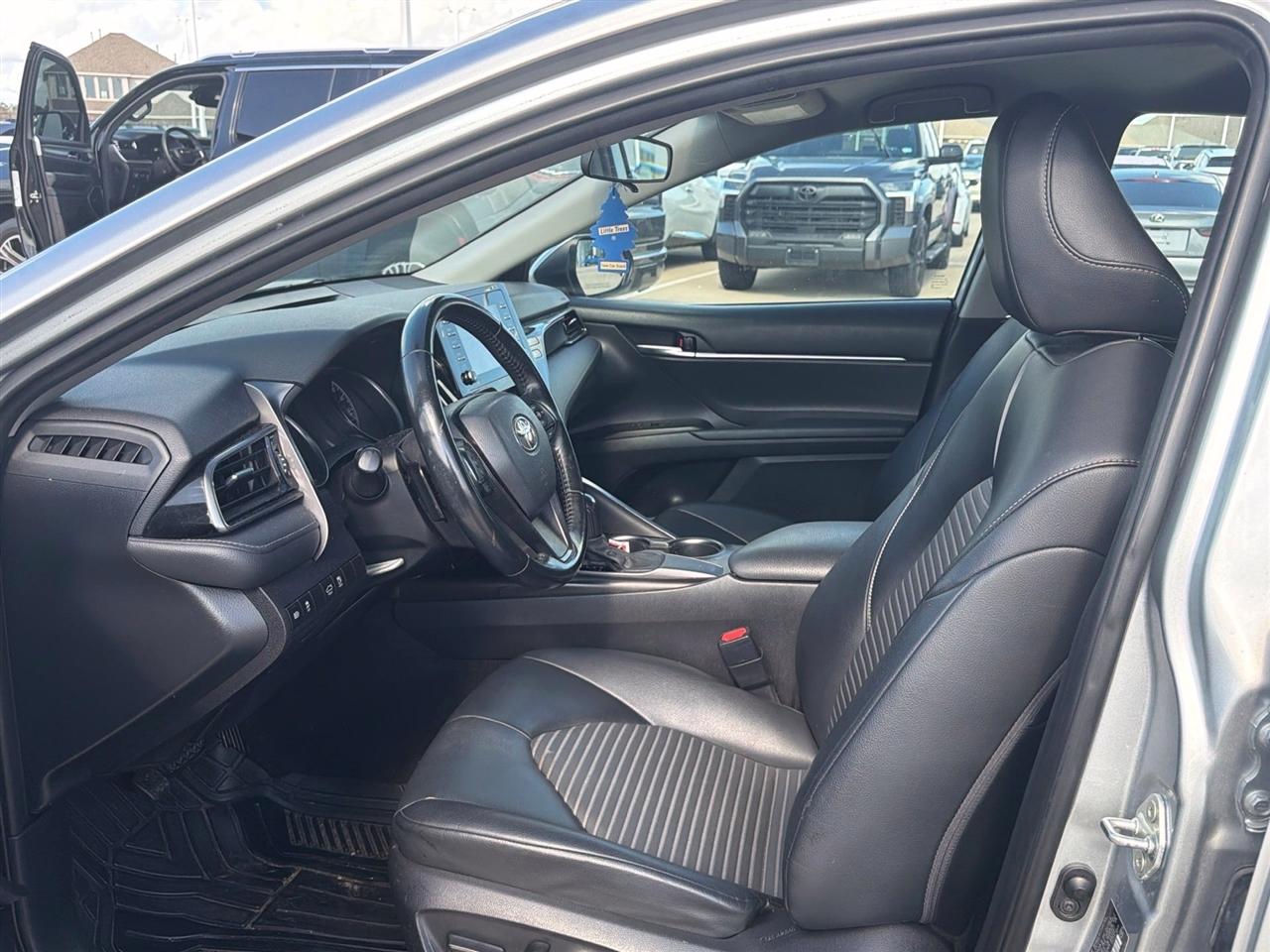 Toyota Camry SE 2021
