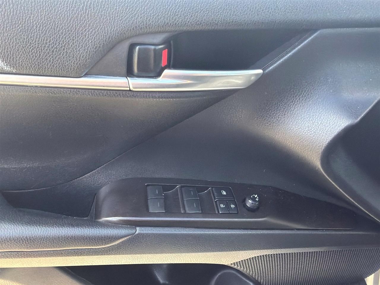 Toyota Camry SE 2021