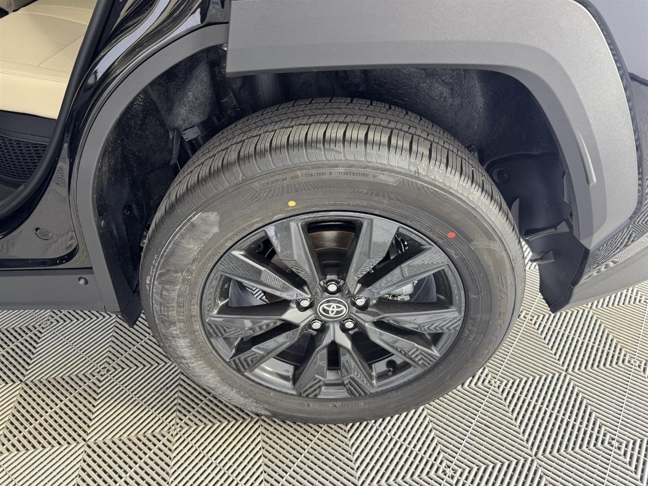 Toyota RAV4 Hybrid LE AWD 2026