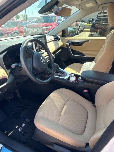 Toyota RAV4 Hybrid LE 2025