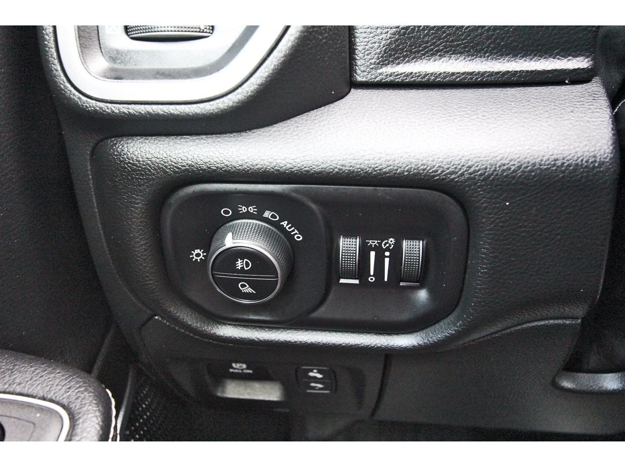 RAM 1500 Laramie Crew Cab SWB 4WD 2023