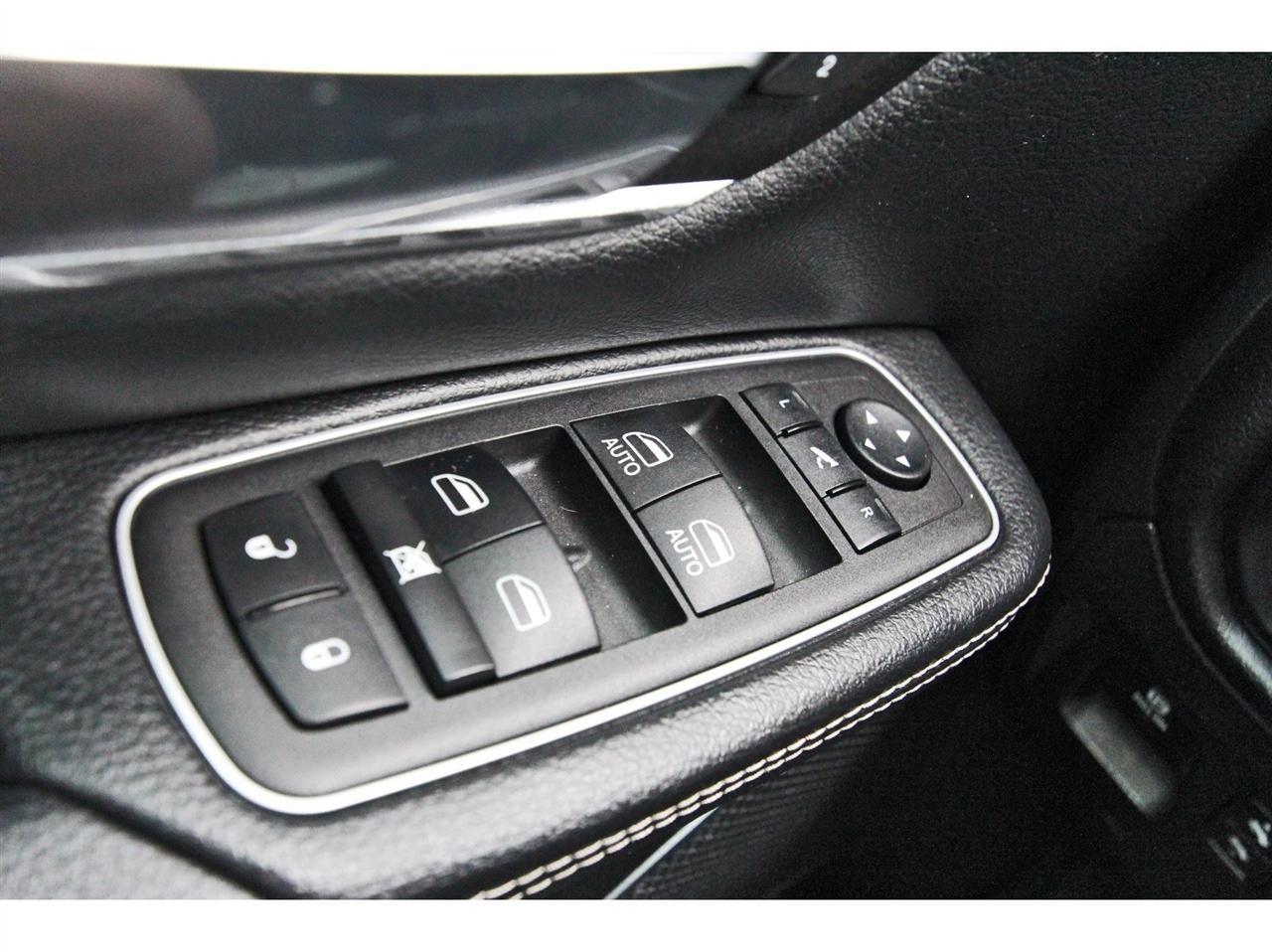 RAM 1500 Laramie Crew Cab SWB 4WD 2023