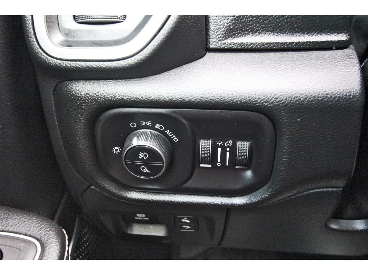 RAM 1500 Laramie Crew Cab SWB 4WD 2023