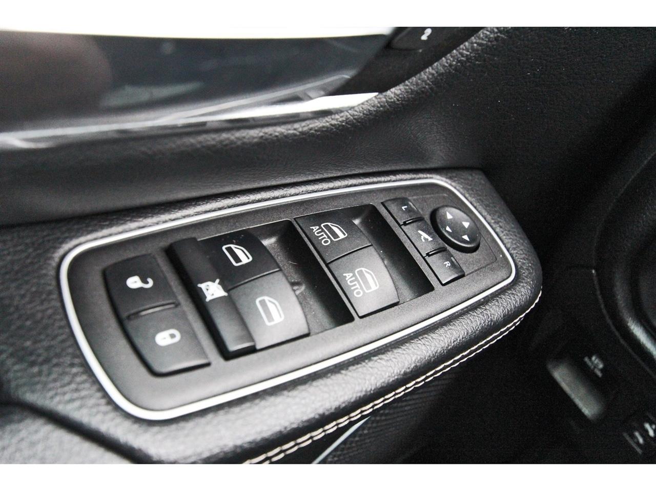 RAM 1500 Laramie Crew Cab SWB 4WD 2023