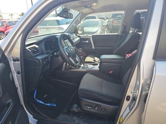 Toyota 4Runner SR5 2024