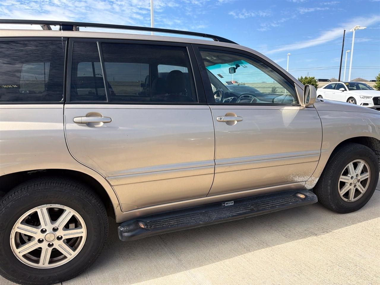 Toyota Highlander V6 2WD with 3rd-Row Seat 2004