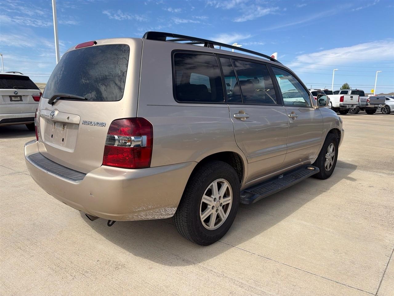 Toyota Highlander V6 2WD with 3rd-Row Seat 2004