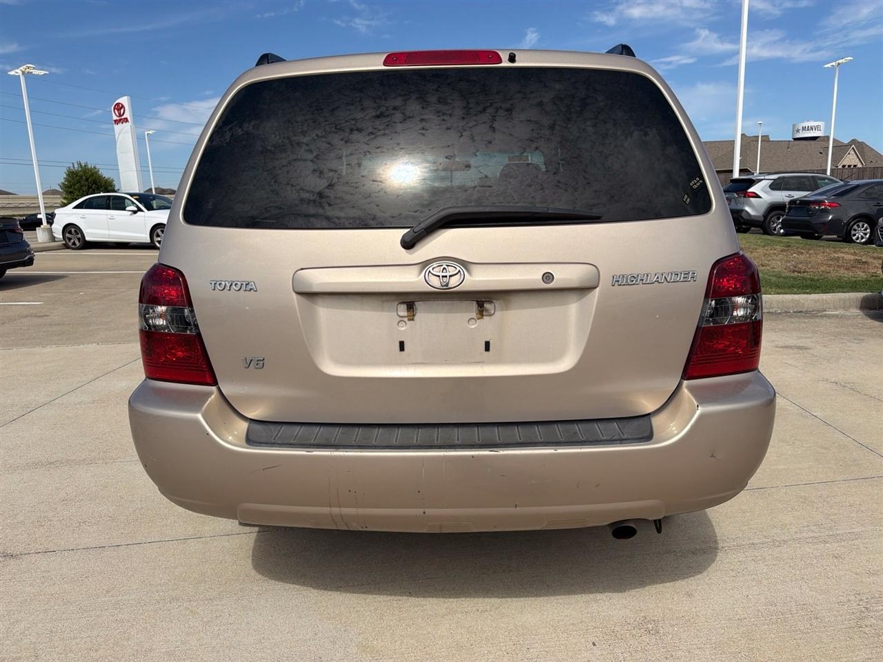 Toyota Highlander V6 2WD with 3rd-Row Seat 2004