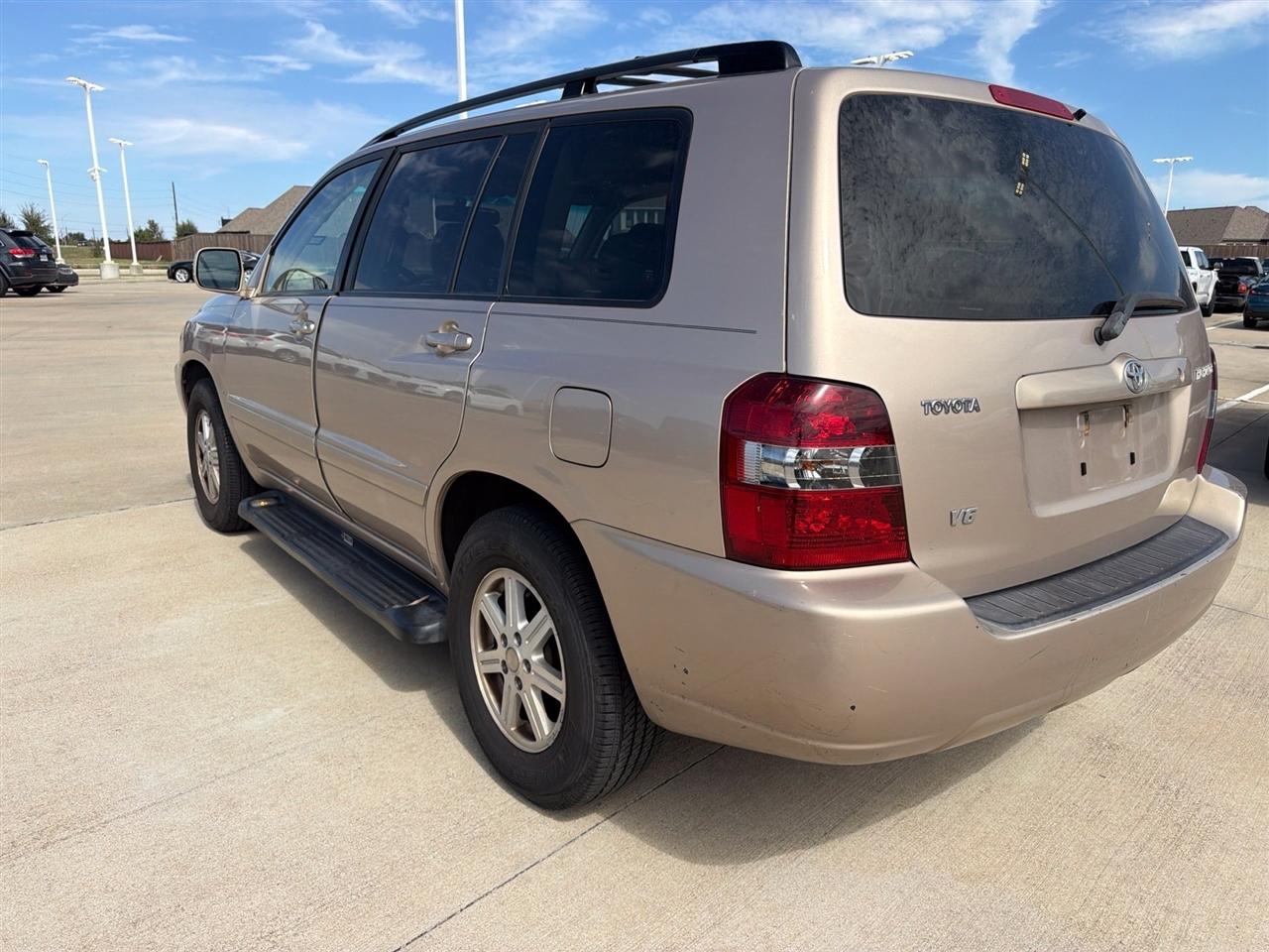 Toyota Highlander V6 2WD with 3rd-Row Seat 2004
