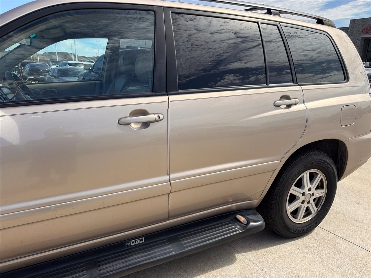 Toyota Highlander V6 2WD with 3rd-Row Seat 2004