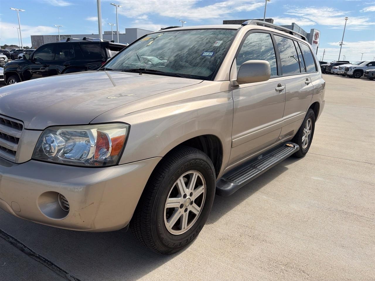 Toyota Highlander V6 2WD with 3rd-Row Seat 2004