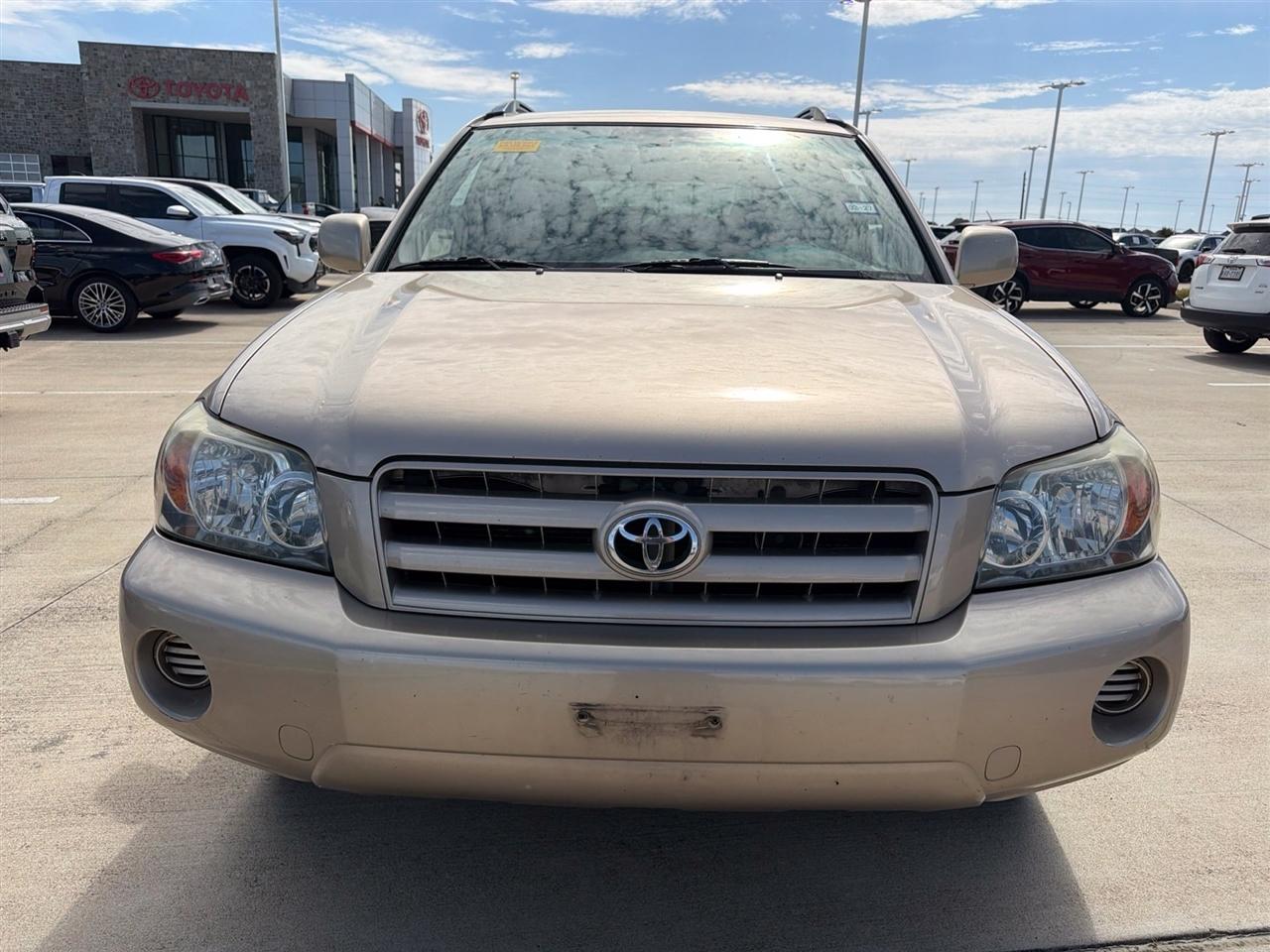Toyota Highlander V6 2WD with 3rd-Row Seat 2004