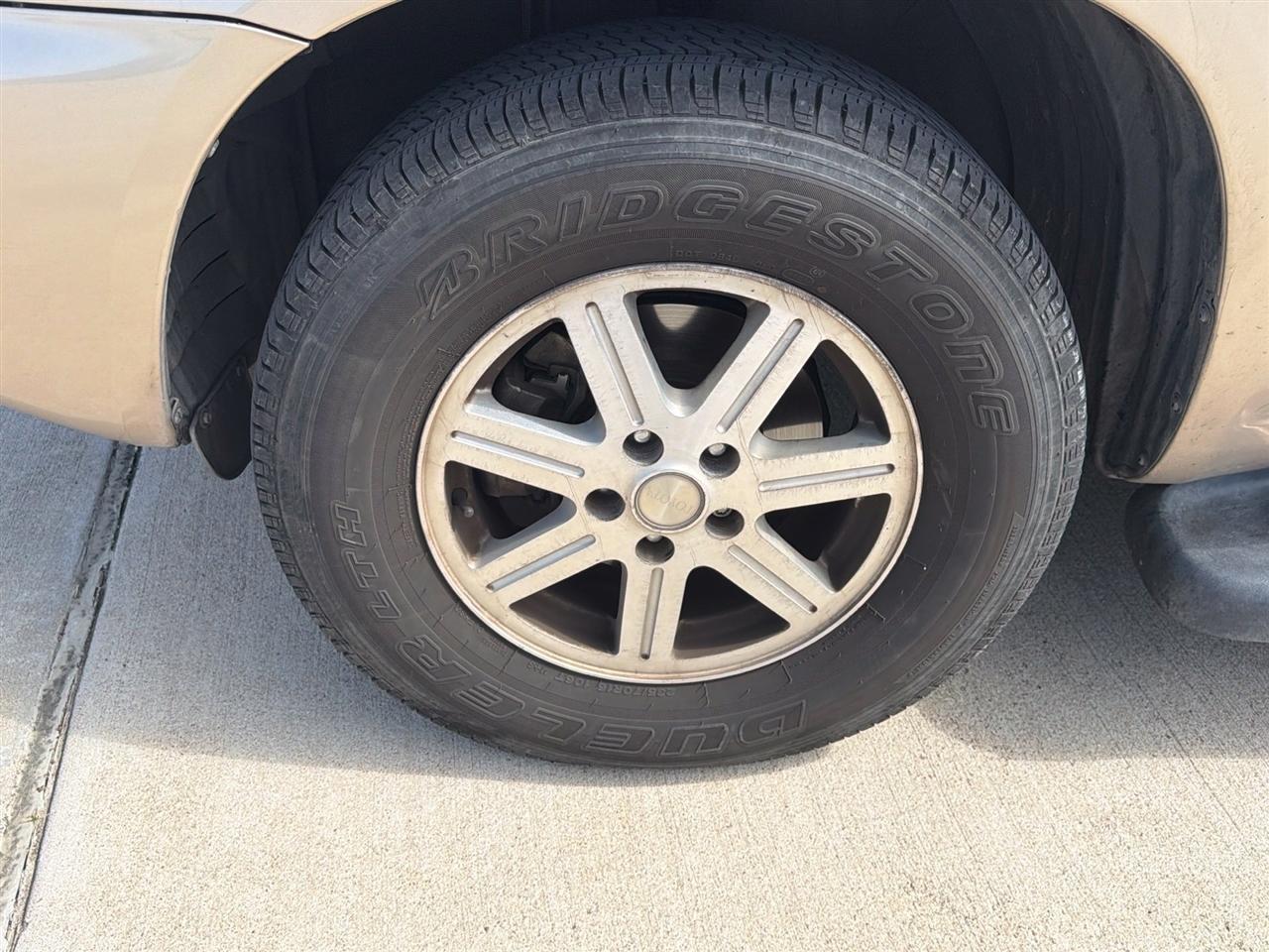 Toyota Highlander V6 2WD with 3rd-Row Seat 2004