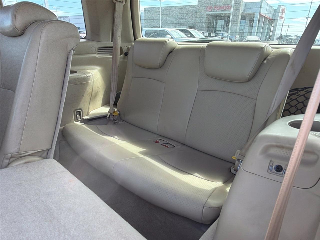 Toyota Highlander V6 2WD with 3rd-Row Seat 2004