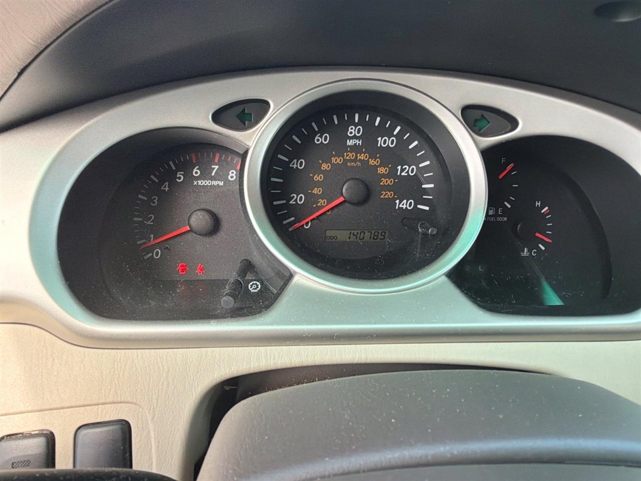 Toyota Highlander V6 2WD with 3rd-Row Seat 2004