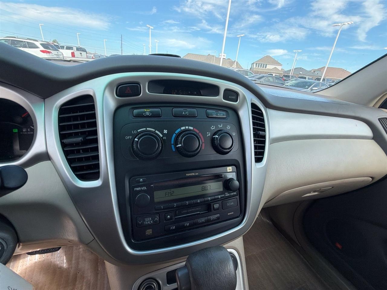 Toyota Highlander V6 2WD with 3rd-Row Seat 2004