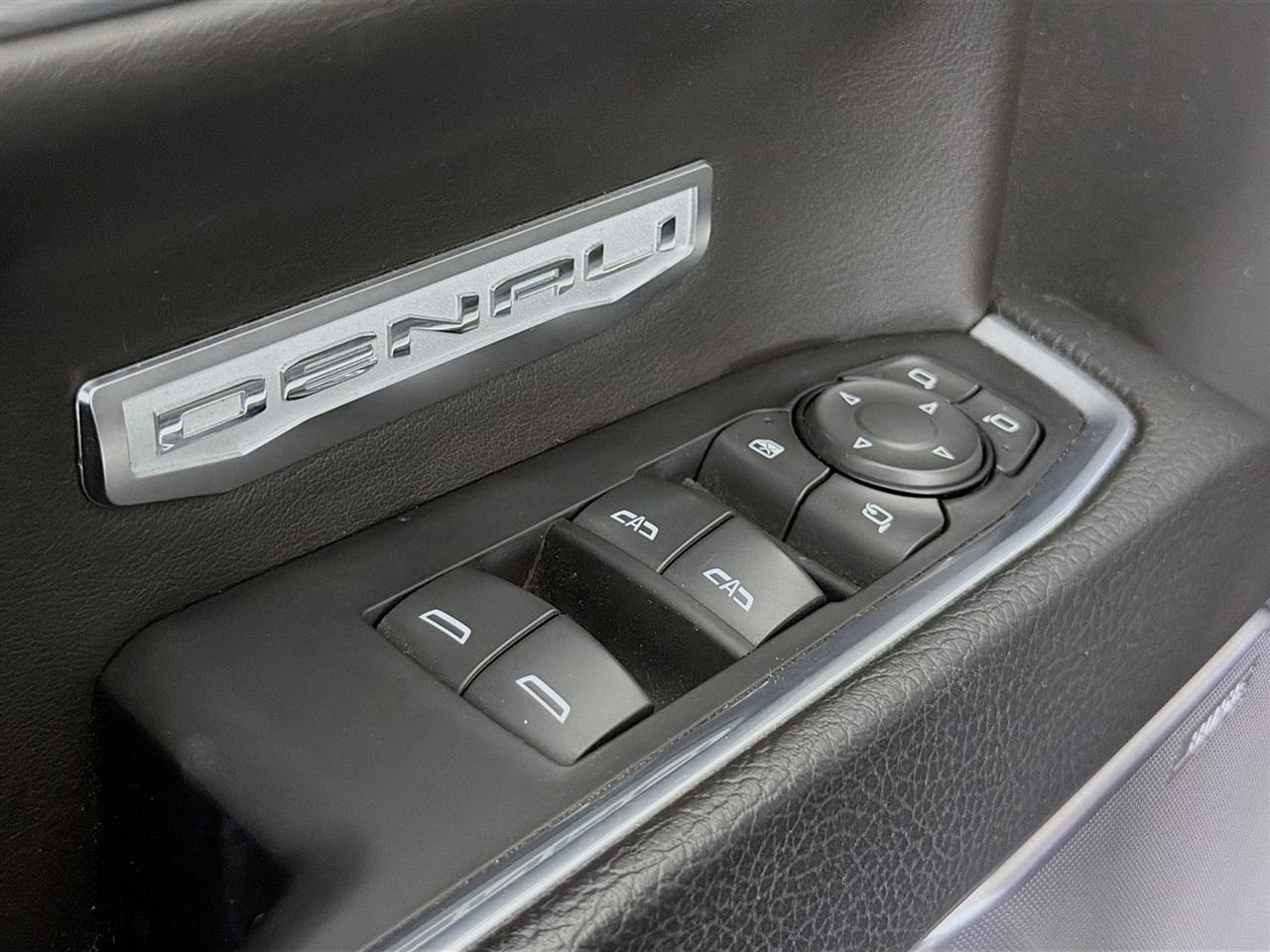GMC Sierra 1500 Denali Crew Cab Short Box 4WD 2022