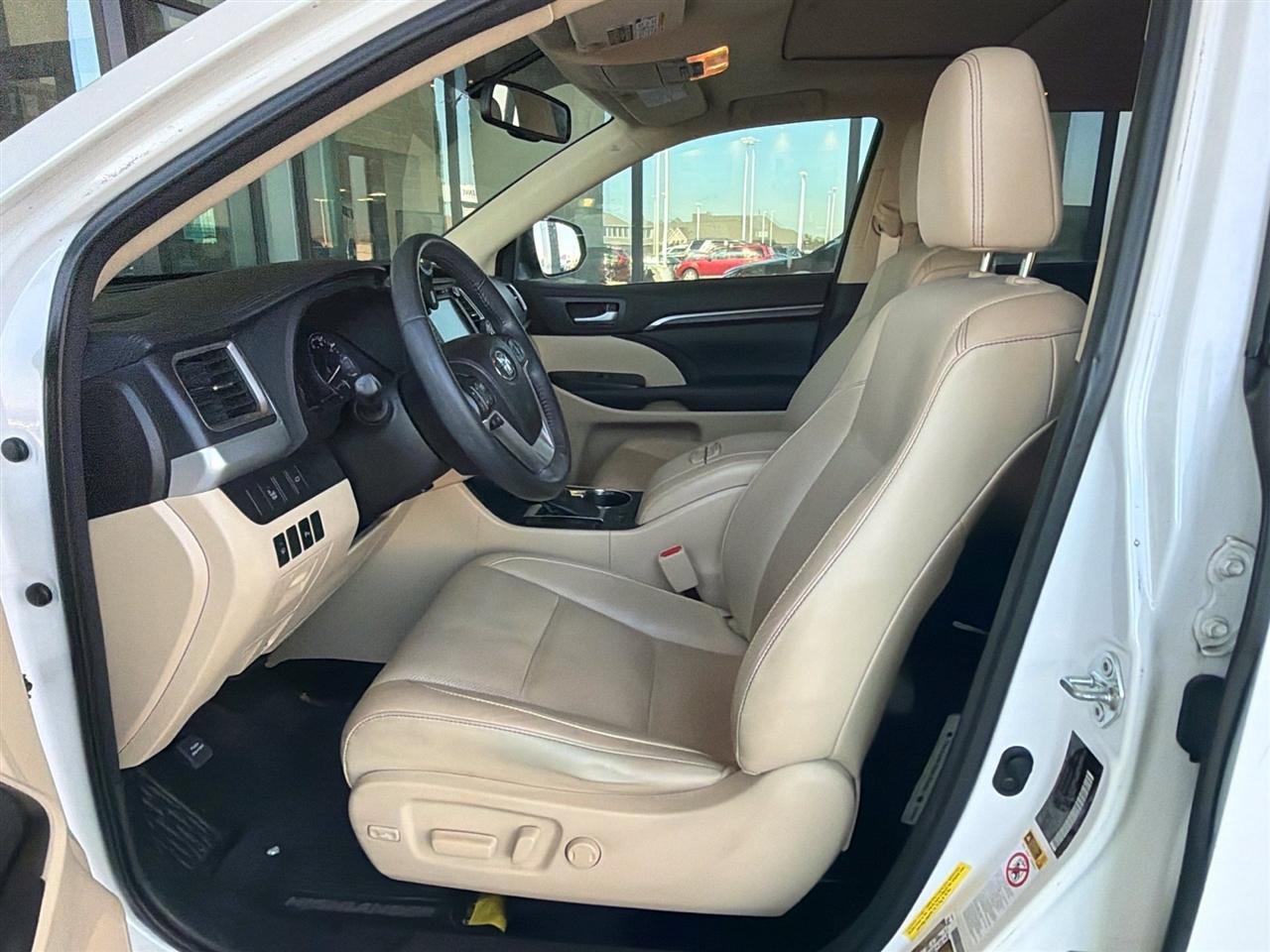 Toyota Highlander Limited FWD V6 2015