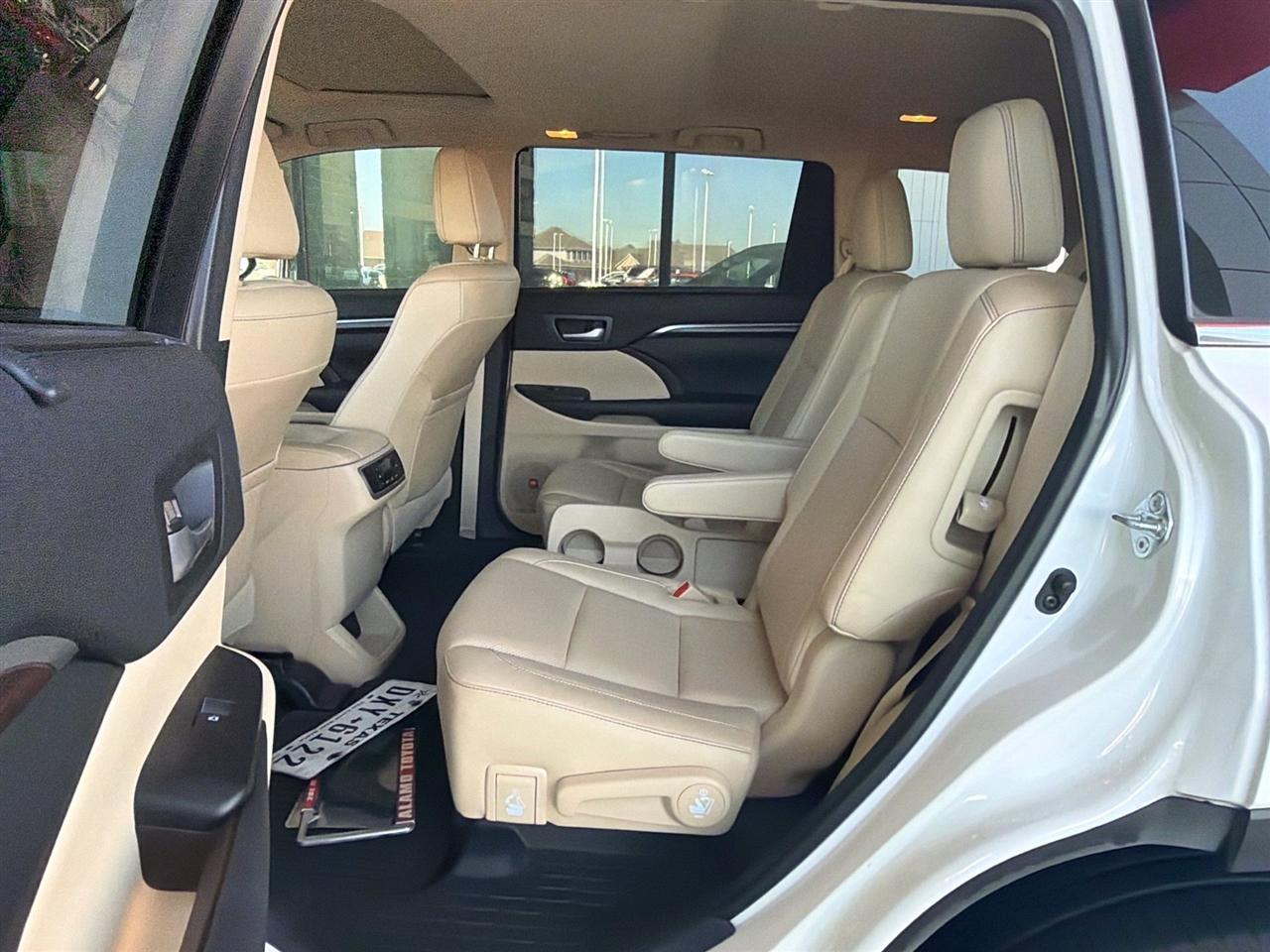 Toyota Highlander Limited FWD V6 2015
