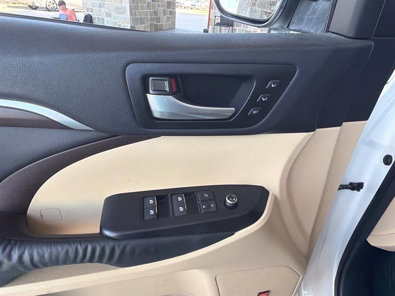 Toyota Highlander Limited FWD V6 2015