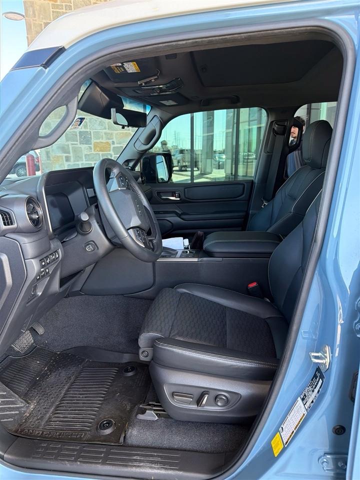 Toyota Land Cruiser Base 2024