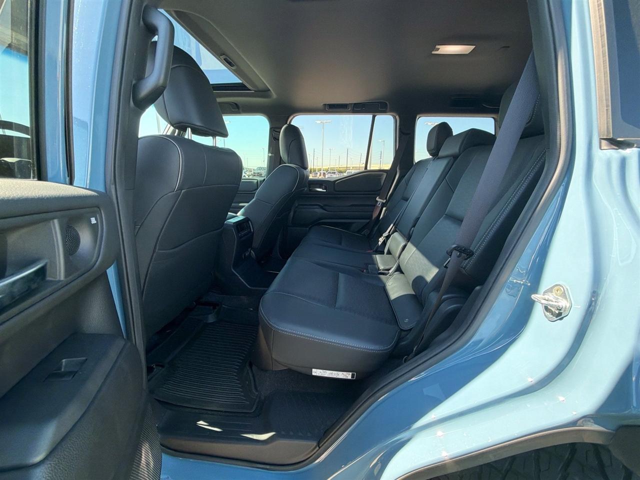 Toyota Land Cruiser Base 2024