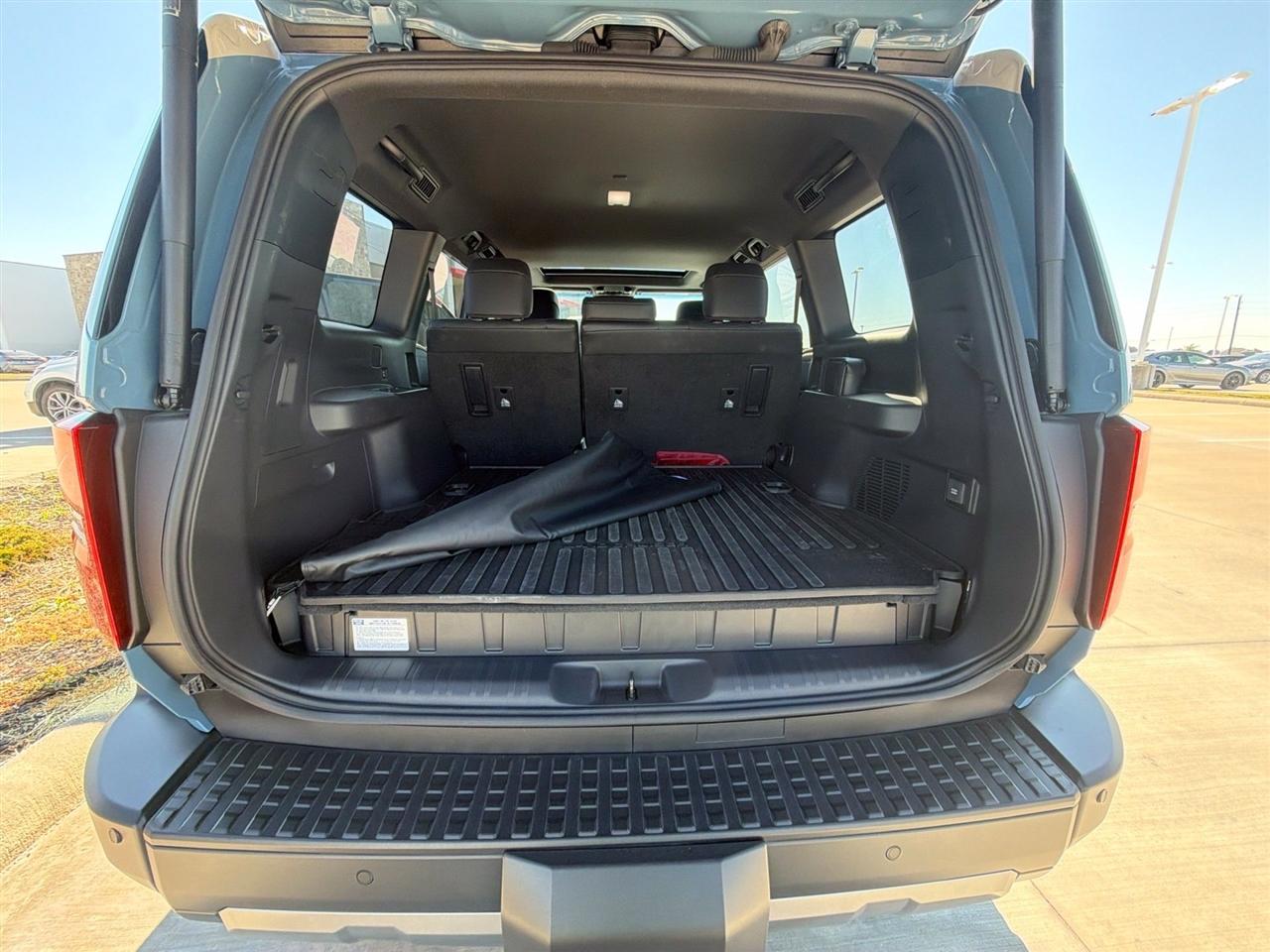 Toyota Land Cruiser Base 2024
