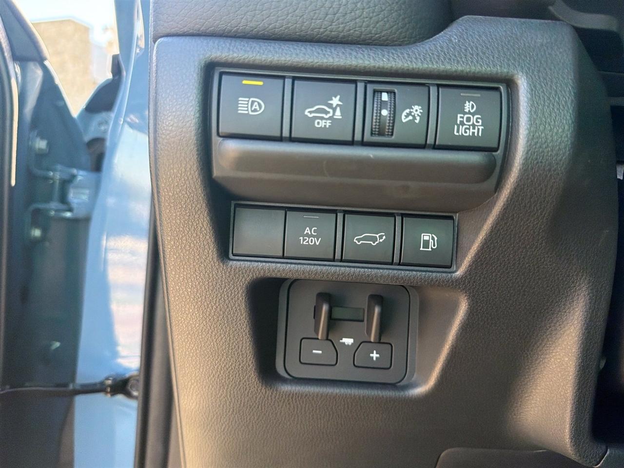 Toyota Land Cruiser Base 2024