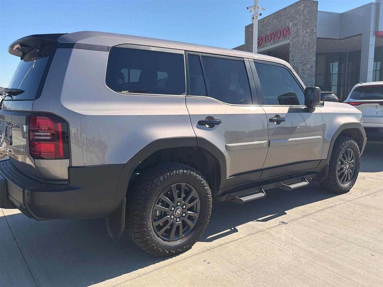 Toyota Land Cruiser Base 2025