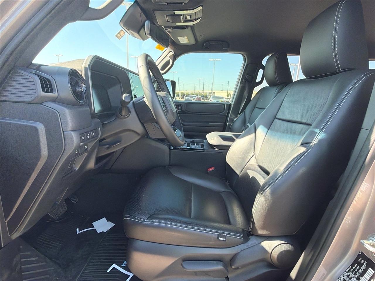 Toyota Land Cruiser Base 2025