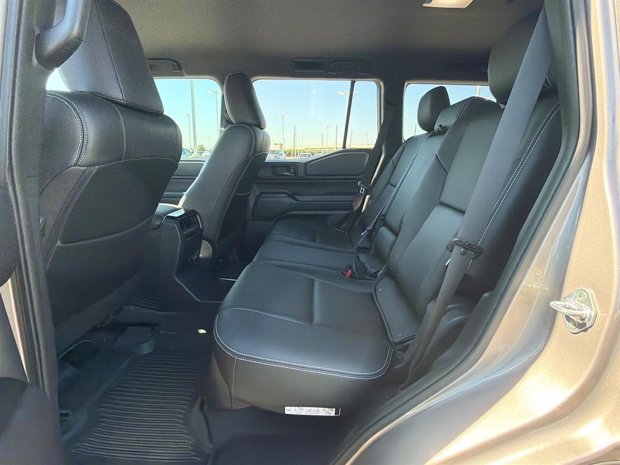 Toyota Land Cruiser Base 2025