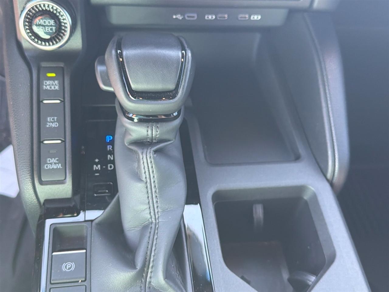 Toyota Land Cruiser Base 2025