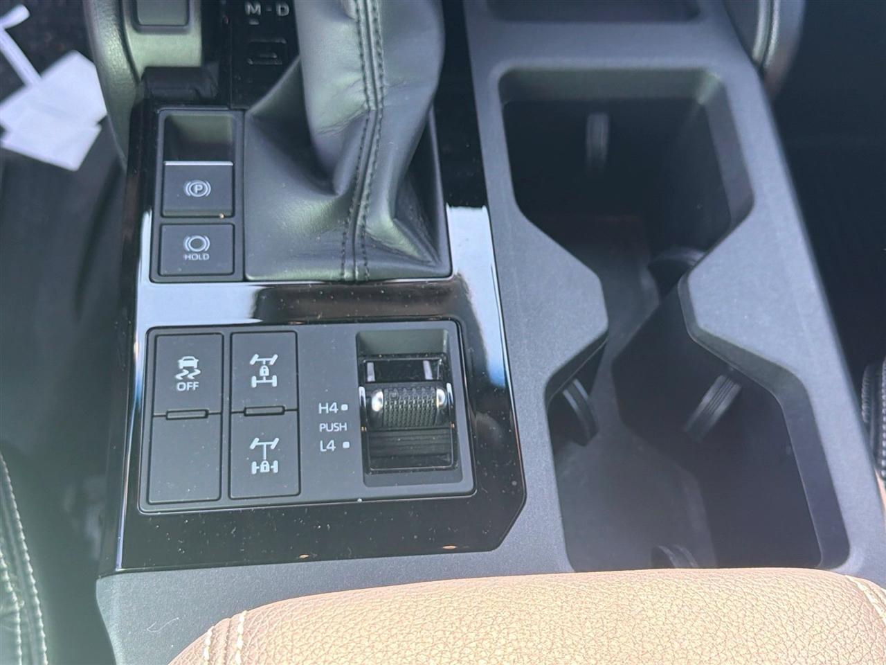 Toyota Land Cruiser Base 2025