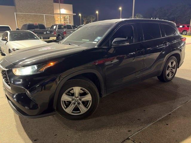 Toyota Highlander LE FWD V6 2021