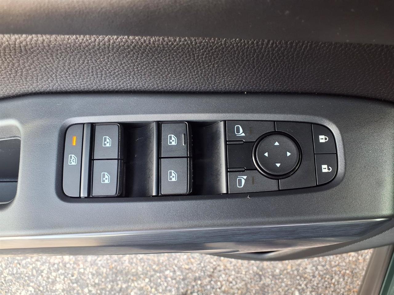 Nissan Pathfinder SV 4WD 2025