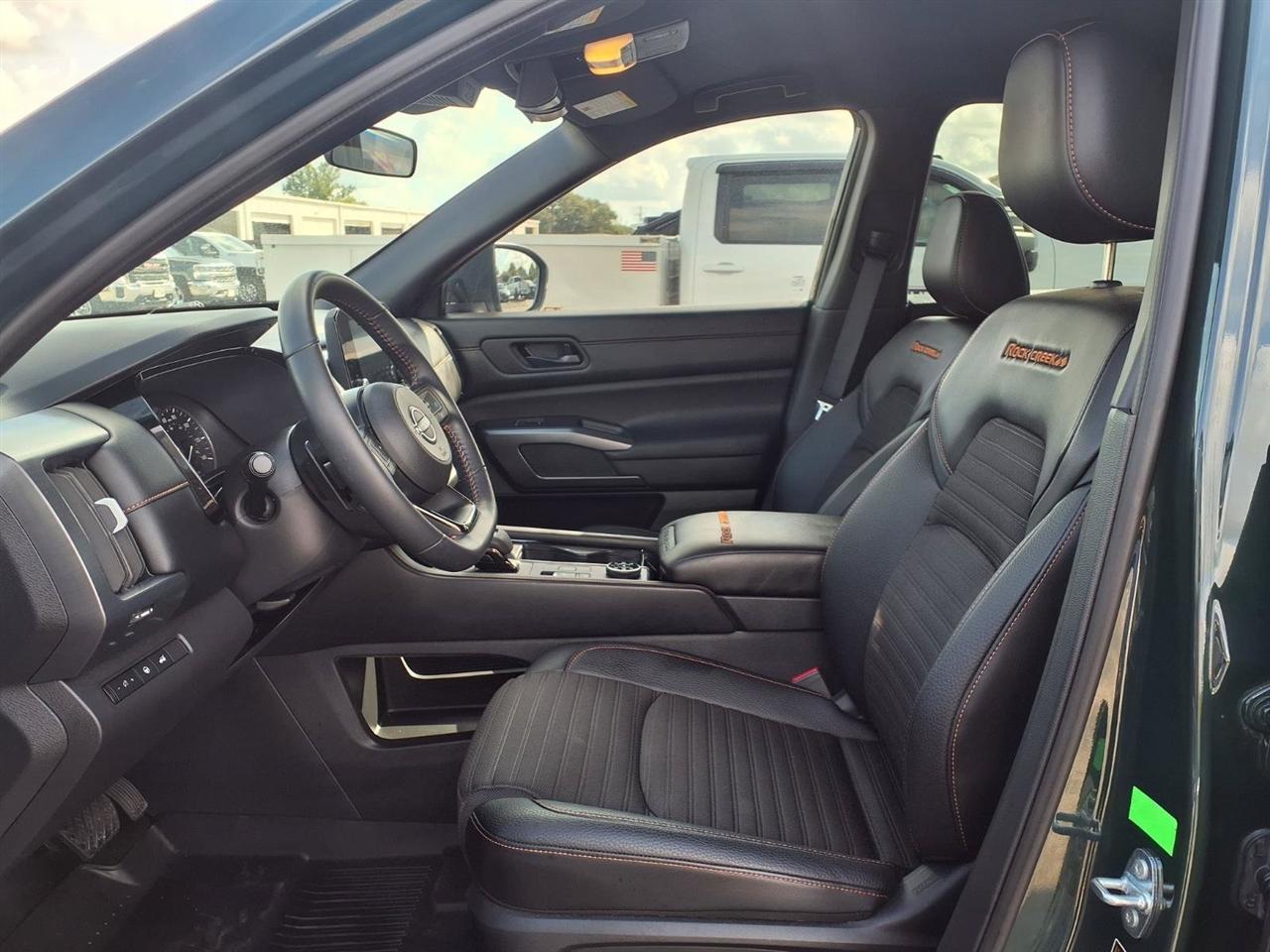 Nissan Pathfinder SV 4WD 2025