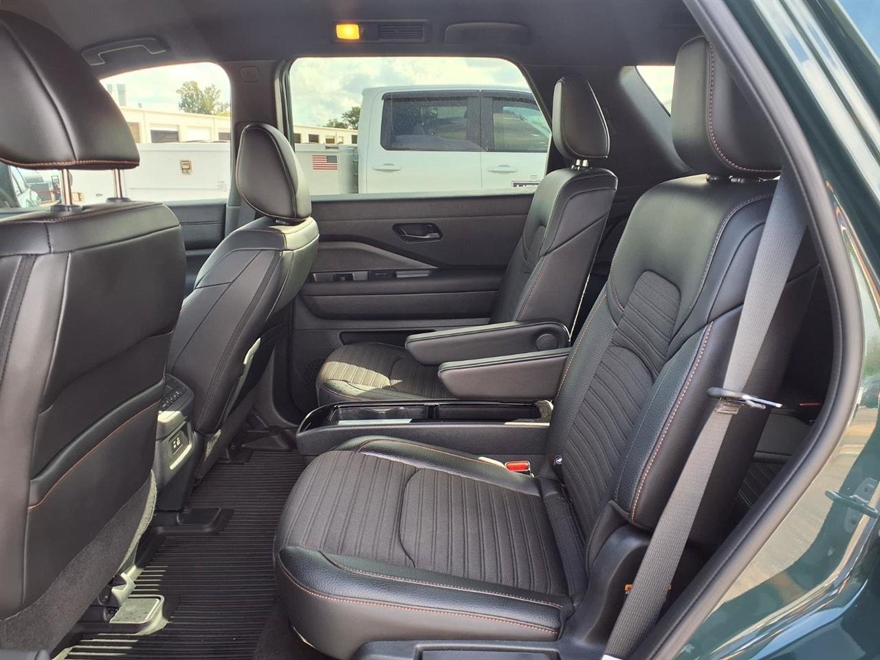 Nissan Pathfinder SV 4WD 2025