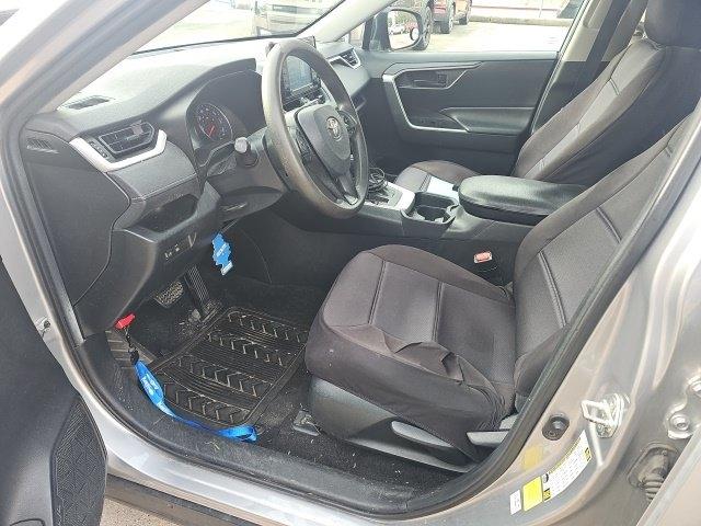 Toyota RAV4 LE 2020
