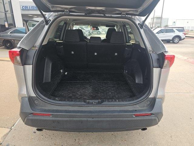 Toyota RAV4 LE 2020