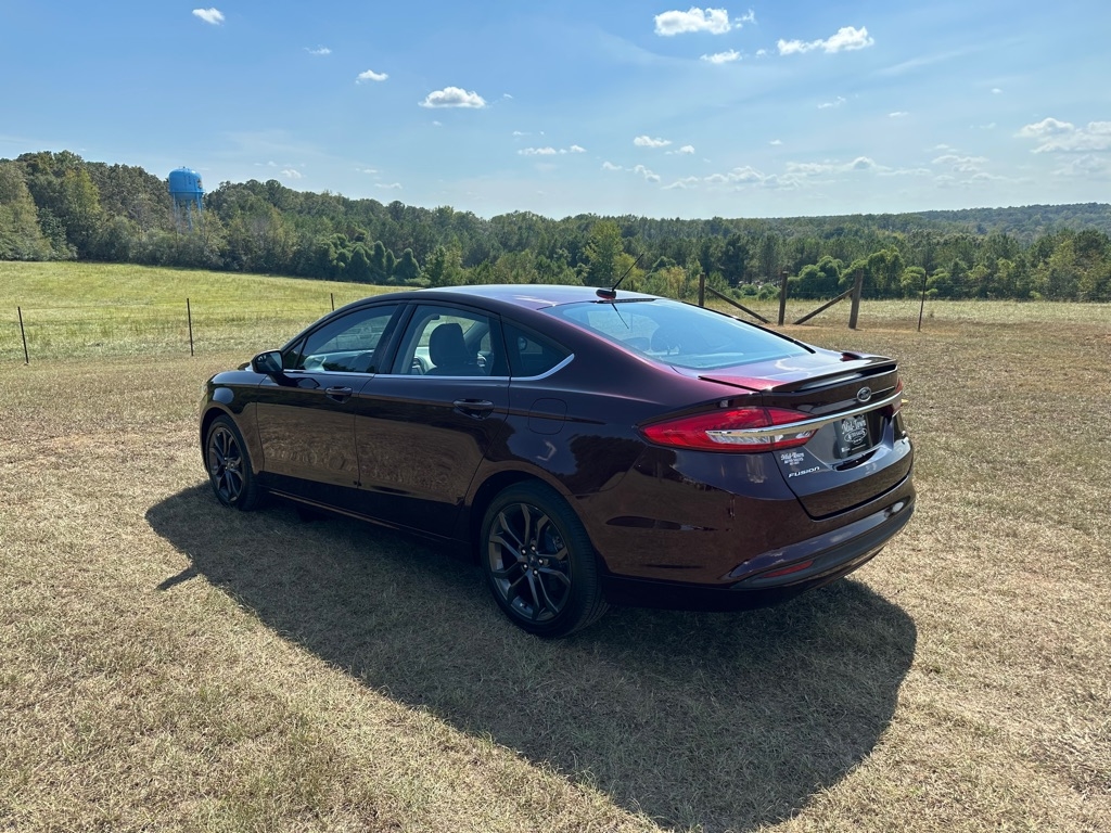 2018 Ford Fusion SE photo 2