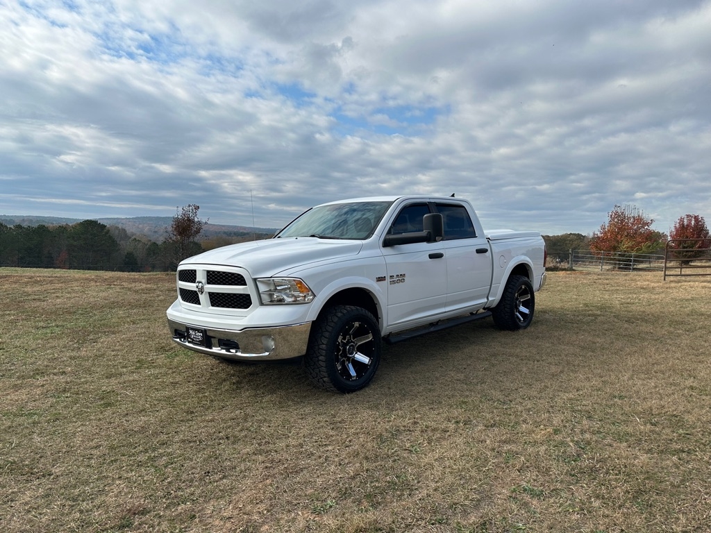 2014 RAM 1500 4WD Crew Cab 140.5" Big Horn